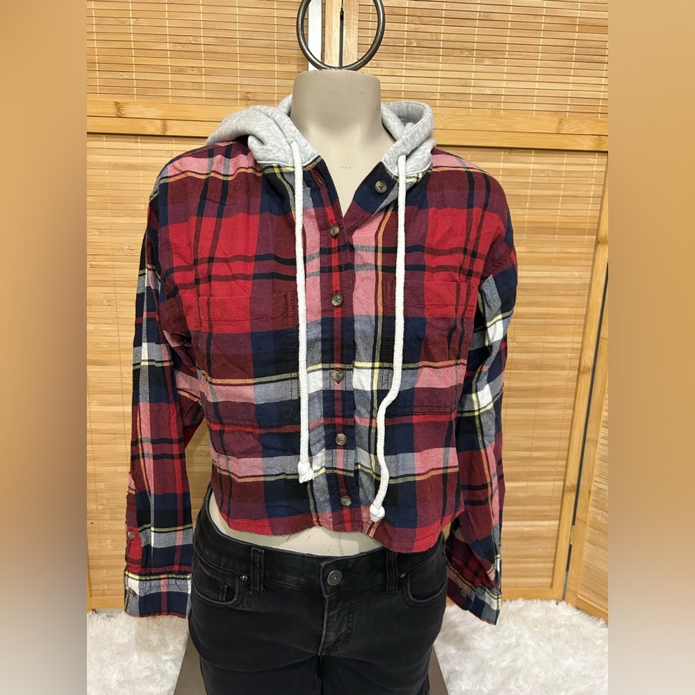American Eagle Cozy Cabin Cropped Hoodie red plaid Flannel shirt top woman’s XS